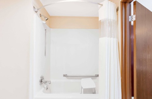 Kalamazoo Hotel | Baymont by Wyndham Kalamazoo West