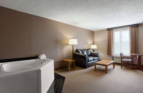 Mandan Hotel | Baymont by Wyndham Mandan Bismarck Area