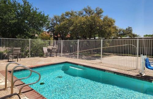 North San Antonio - SAT Hotel | Baymont by Wyndham San Antonio Airport