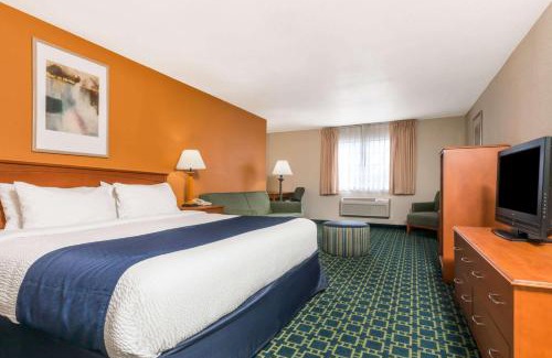 Southside Hotel | Baymont by Wyndham Santa Fe