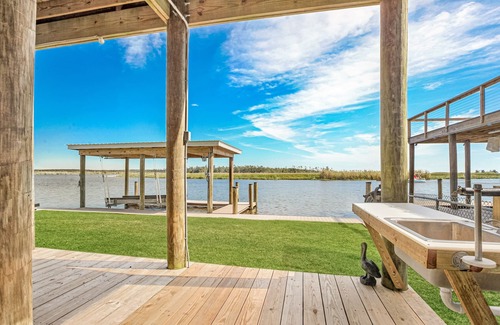 Lacombe Haus | Bayou Lacombe Big Branch Wildlife Refuge Retreat