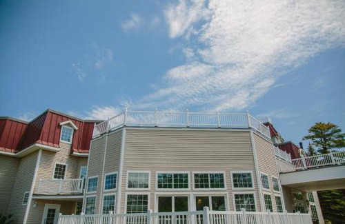 Traverse City Hotel | Bayshore Resort