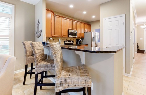 The Commons Haus | Bayside Resort townhouse with hot tub, pools, golf, game room, gym - dogs OK