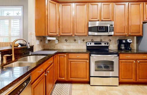 The Commons Haus | Bayside Resort townhouse with hot tub, pools, golf, game room, gym - dogs OK