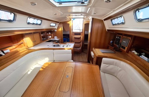 Lisbon Wohnung | Be Local - Sleep aboard a sailing boat in Lisbon
