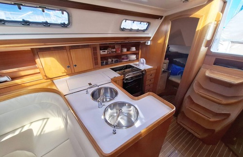 Lisbon Wohnung | Be Local - Sleep aboard a sailing boat in Lisbon