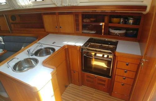 Lisbon Wohnung | Be Local - Sleep aboard a sailing boat in Lisbon