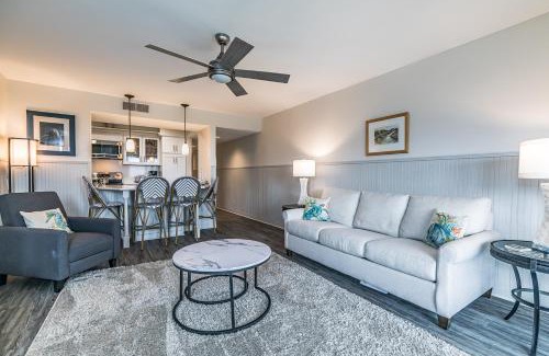 Oceanmarsh Subdivision Haus | Beach and Pool Views! Newly Listed Villa on Harbor Island