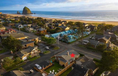 Downtown Cannon Beach Haus | Beach Blessing