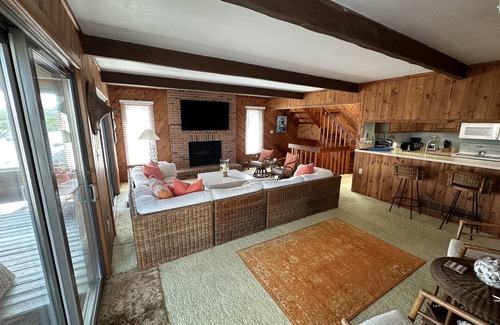 The Pines Haus | Beach Block 4 bedroom home