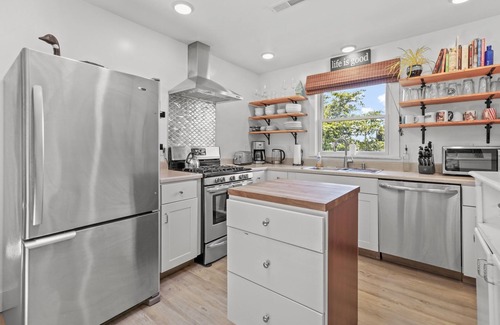 Deep Hole Haus | Beach Bungalow - Pet friendly cottage w/ Amazing views!