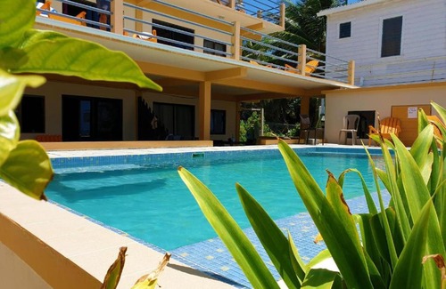 Caye Caulker Wohnung | Beach Club Budget Rooms at Popeyes Caye Caulker