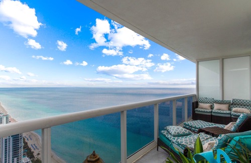 Hallandale Beach Eigentumswohnung | BEACH CLUB, 2BR2BA PH, SPEKTAKULÄRE OCEAN VU / ONBEACH (9 / 1-12 / 30/19)