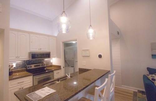 Sawgrass Eigentumswohnung | Renoviert 2019! - Beach Condo in Sawgrass Country Club nur wenige Schritte vom Sand entfernt