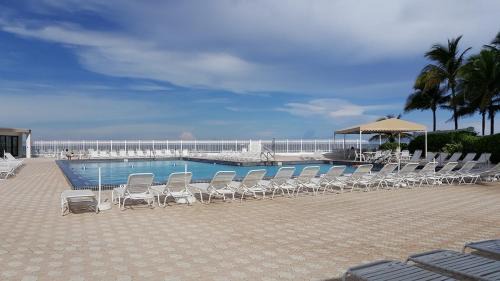 Hollywood South Central Beach Wohnung | Beach condo with great views for your worry free vacation in Hollywood FL