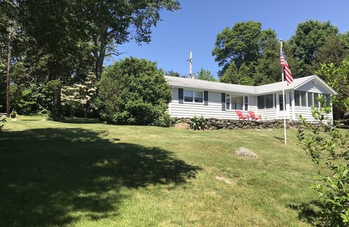 Saunderstown Haus | Beach Cottage shabby/chic comfortable home