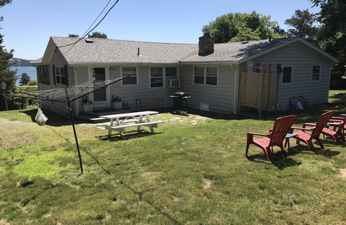 Saunderstown Haus | Beach Cottage shabby/chic comfortable home