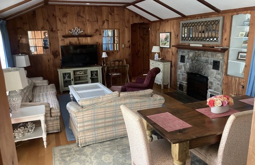 Saunderstown Haus | Beach Cottage shabby/chic comfortable home