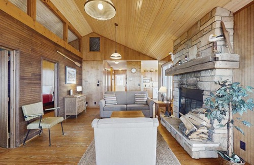 Fennville Haus | Beach Cottage