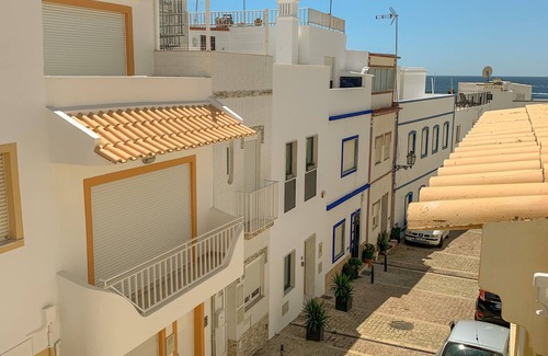 Albufeira Old Town Wohnung | Beach Flat w/ Terrace 3 Beds Entire Apartment