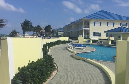 Colliers Bay Eigentumswohnung | Beach Front 2 Zim./2 Bad Villa im Cast Away Cove Resort 1. Stock