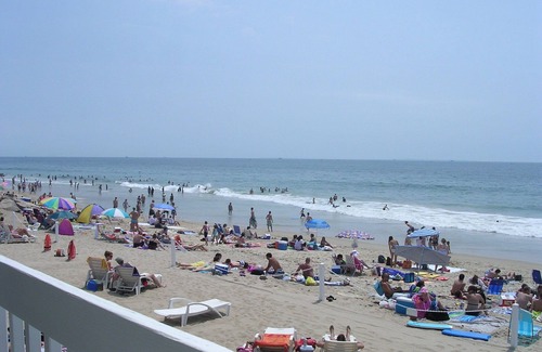 Misquamicut Eigentumswohnung | Beach Front 2 Schlafzimmer Eigentumswohnung Sa 6/29 - Sa 7/6