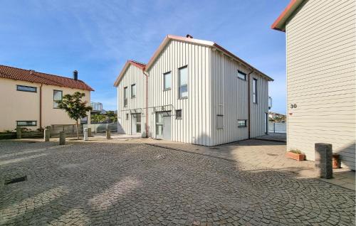 Roennaeng Haus | Beach Front Home In Rönnäng With Sauna