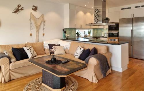 Roennaeng Haus | Beach Front Home In Rönnäng With Sauna