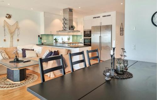 Roennaeng Haus | Beach Front Home In Rönnäng With Sauna