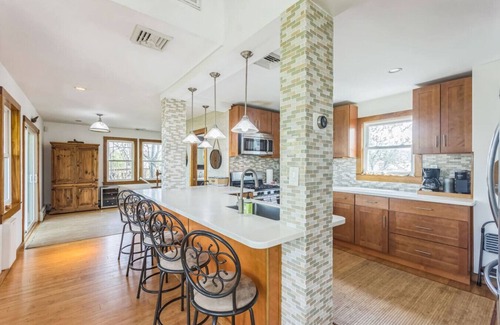 Keansburg Haus | Beach front oasis - Hot tub - Sleeps 7