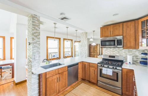 Keansburg Haus | Beach front oasis - Hot tub - Sleeps 7