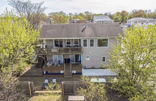 Keansburg Haus | Beach front oasis - Hot tub - Sleeps 7