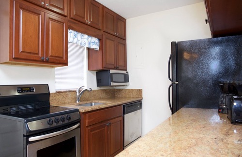 Hillsboro Beach Villa | Haus am Strand | 1 Schlafzimmer Villa | Schläft 3 | Küche | Resort-Annehmlichkeiten