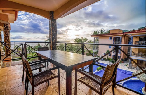 Barrio Los Villalobos Eigentumswohnung | Beach Front with beautiful ocean view 3 beds, 2 baths condo in Jaco Beach