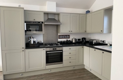 Filey Haus | Beach House Paradise Found WF-Fi, Netflix, Pool,Gym, Pet Friendly close to beach