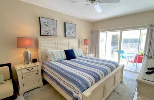 Seven Mile Beach Wohnung | Beach Living at Regal Beach BLDE