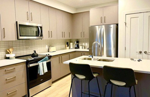 McKinley Wohnung | Beach Resort Beauty - Gorgeous 2 Bed 2 Bath -Views, beach, pet friendly.