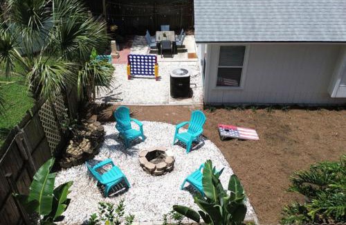North Beach Haus | Beach Retreat with Backyard Flair and Yard Games