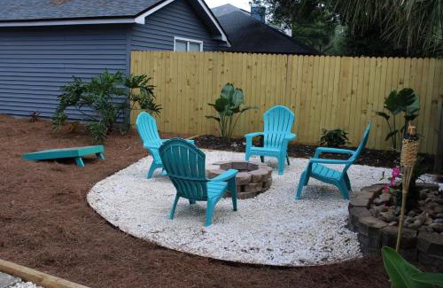 North Beach Haus | Beach Retreat with Backyard Flair and Yard Games