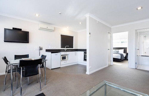 Fitzroy Hotel | Beach Street Motel Apartments