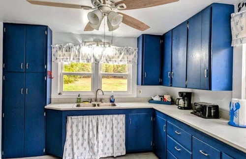 Sullivan Haus | Beach Vibes Acadia Cottage, Fire pit, Acadia, sleeps 8