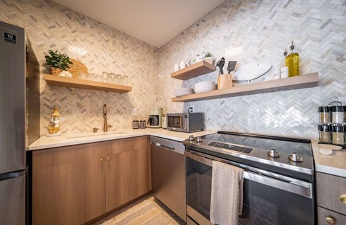 Sunset Cove Haus | Beach Vibes. Game Room. Pets Welcome.