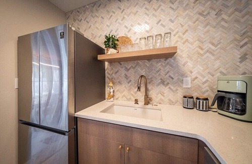 Sunset Cove Haus | Beach Vibes. Game Room. Pets Welcome.