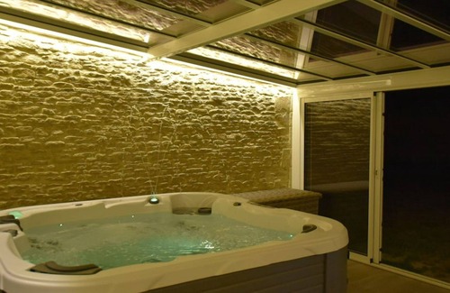 Ver-sur-Mer Villa | Beach Villa. Rated 4*