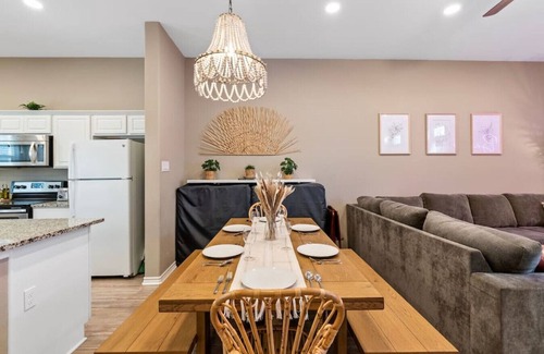Corpus Christi Wohnung | Walk to WhiteCap Beach, Pool, Balcony, Charcoal Grill, Beach Accessories