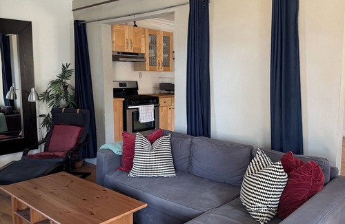 West End Wohnung | Beachfront 1-bdr 1-bath "Sea Breeze Suite" 100 ft from the Ocean with a Pool!