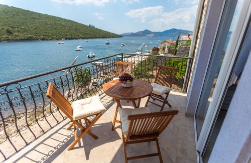 Bigovo Wohnung | Apartment mit 1 Schlafzimmer am Strand und Meerblick