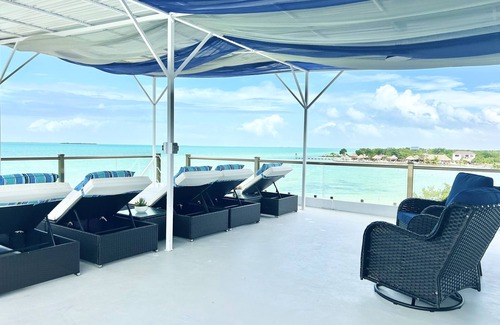 San Pedro Villa | Beachfront 3 Beds w/ Kitchen/Pool/Breakfast