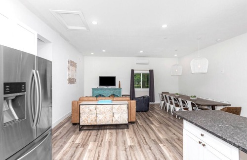 Silver Lake Haus | Beachfront 5-bedroom vacation home