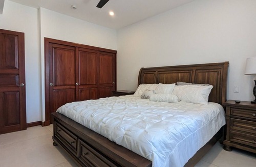Barrio Los Faroles Eigentumswohnung | Beachfront access with large covered private balcony